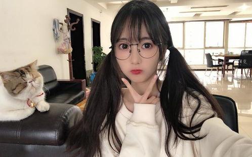 qq吃瓜群dy网红,dy网红的瓜田乐土