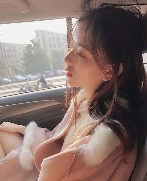 吃瓜女网红图片头像可爱,揭秘吃瓜女网红的可爱头像魅力”