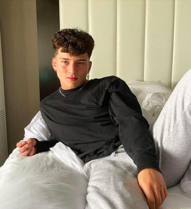 吃瓜抖音网红未成年,揭秘抖音圈层下的成长困惑”